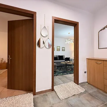 Oresti Appartement *